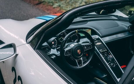 Porsche 918 Spyder, 2014 год, 155 000 000 рублей, 8 фотография