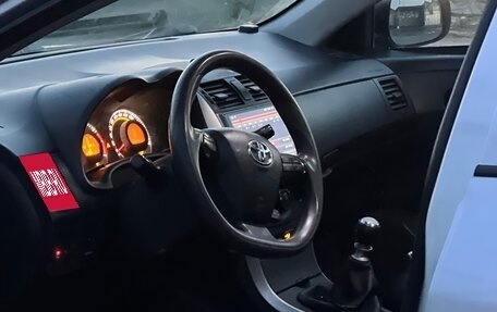 Toyota Corolla, 2011 год, 890 000 рублей, 4 фотография