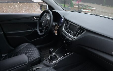 Hyundai Solaris II рестайлинг, 2017 год, 755 000 рублей, 5 фотография