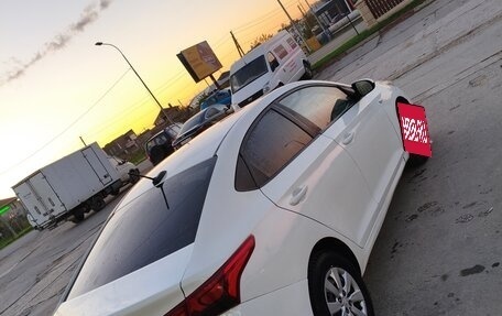 Hyundai Solaris II рестайлинг, 2018 год, 990 000 рублей, 3 фотография