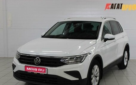 Volkswagen Tiguan II, 2021 год, 1 800 000 рублей, 1 фотография