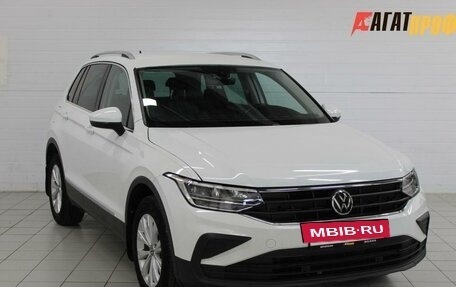 Volkswagen Tiguan II, 2021 год, 1 800 000 рублей, 3 фотография