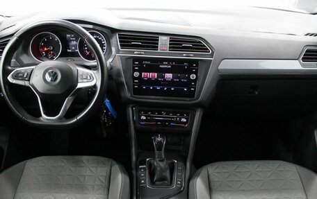 Volkswagen Tiguan II, 2021 год, 1 800 000 рублей, 20 фотография