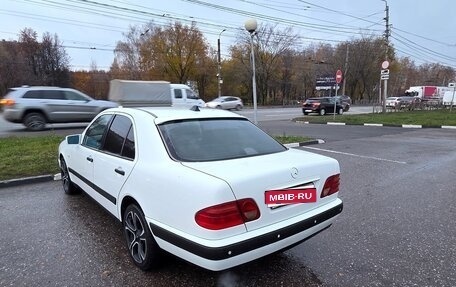 Mercedes-Benz E-Класс, 1998 год, 350 000 рублей, 1 фотография