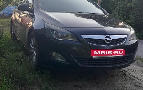 Opel Astra J, 2010 год, 620 000 рублей, 2 фотография