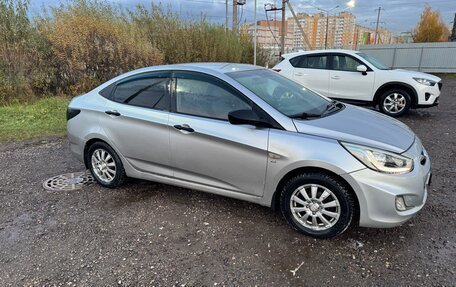 Hyundai Solaris II рестайлинг, 2011 год, 700 000 рублей, 2 фотография