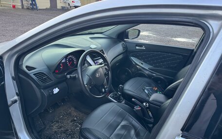 Hyundai Solaris II рестайлинг, 2011 год, 700 000 рублей, 6 фотография