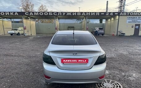 Hyundai Solaris II рестайлинг, 2011 год, 700 000 рублей, 4 фотография