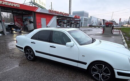 Mercedes-Benz E-Класс, 1998 год, 350 000 рублей, 4 фотография