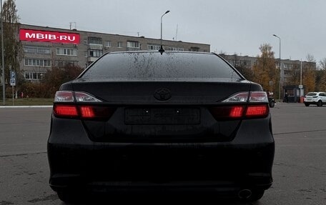 Toyota Camry, 2017 год, 2 300 000 рублей, 4 фотография