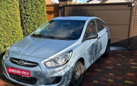 Hyundai Solaris II рестайлинг, 2013 год, 750 000 рублей, 2 фотография