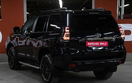 Toyota Land Cruiser Prado 150 рестайлинг 2, 2021 год, 6 898 000 рублей, 7 фотография