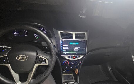 Hyundai Solaris II рестайлинг, 2014 год, 900 000 рублей, 2 фотография