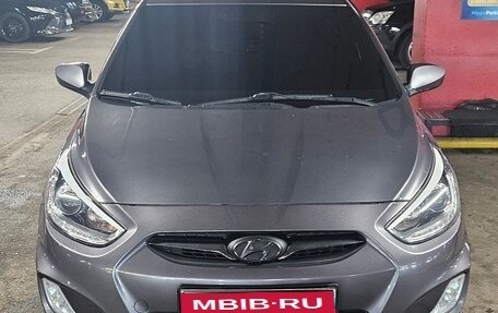 Hyundai Solaris II рестайлинг, 2014 год, 900 000 рублей, 1 фотография