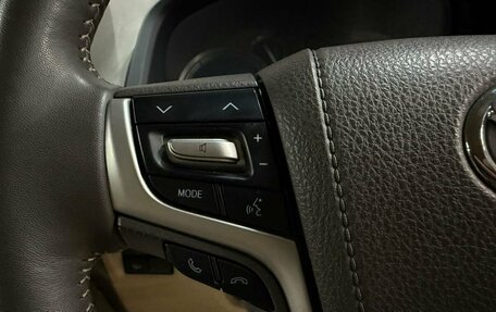 Toyota Land Cruiser Prado 150 рестайлинг 2, 2021 год, 5 899 888 рублей, 10 фотография