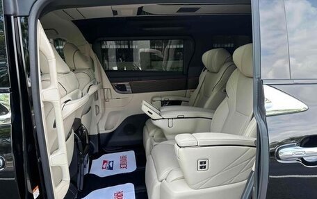 Toyota Vellfire, 2023 год, 16 700 000 рублей, 8 фотография