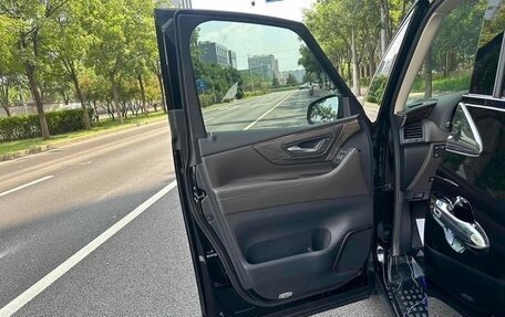 Toyota Vellfire, 2023 год, 16 700 000 рублей, 12 фотография