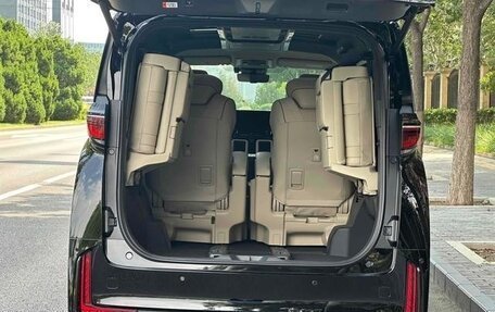 Toyota Vellfire, 2023 год, 16 700 000 рублей, 7 фотография