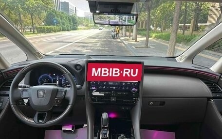 Toyota Vellfire, 2023 год, 16 700 000 рублей, 18 фотография