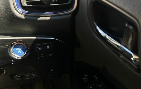 Toyota Prius IV XW50, 2016 год, 1 580 000 рублей, 15 фотография