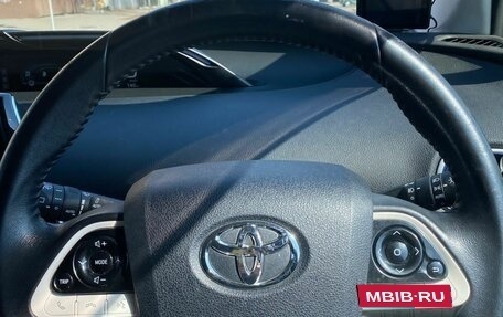 Toyota Prius IV XW50, 2016 год, 1 580 000 рублей, 14 фотография