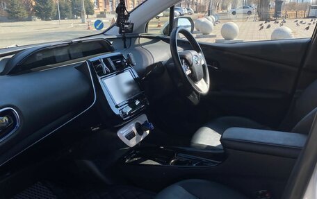 Toyota Prius IV XW50, 2016 год, 1 580 000 рублей, 16 фотография