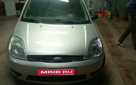 Ford Fiesta, 2004 год, 300 000 рублей, 2 фотография