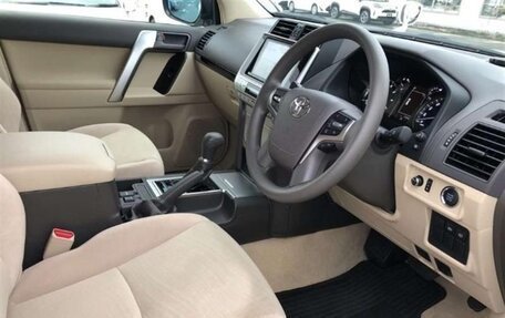 Toyota Land Cruiser Prado 150 рестайлинг 2, 2022 год, 3 980 007 рублей, 5 фотография