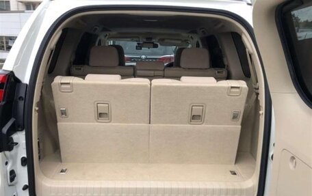 Toyota Land Cruiser Prado 150 рестайлинг 2, 2022 год, 3 980 007 рублей, 8 фотография