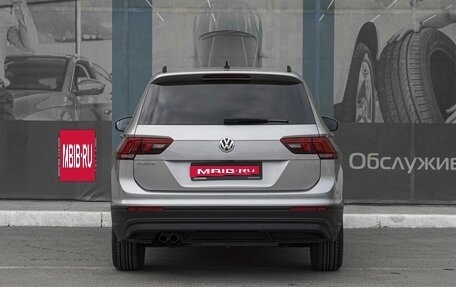 Volkswagen Tiguan II, 2019 год, 2 449 000 рублей, 4 фотография