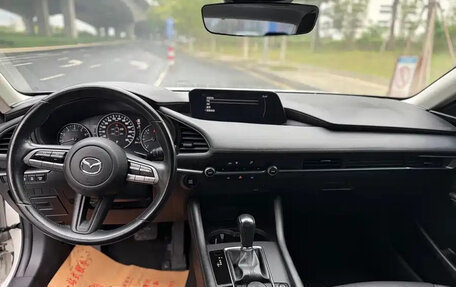 Mazda 3, 2021 год, 1 650 000 рублей, 10 фотография