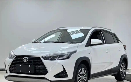 Toyota Yaris XP150 рестайлинг, 2022 год, 1 560 000 рублей, 1 фотография