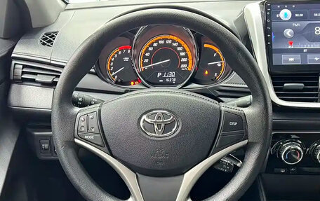 Toyota Yaris XP150 рестайлинг, 2022 год, 1 560 000 рублей, 10 фотография