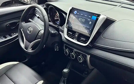 Toyota Yaris XP150 рестайлинг, 2022 год, 1 560 000 рублей, 18 фотография