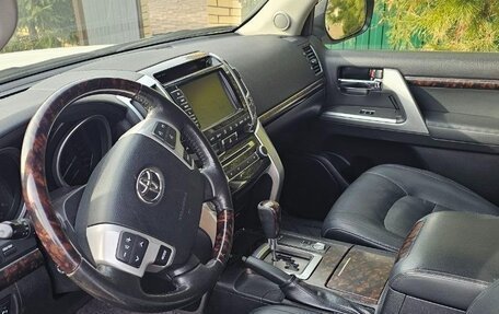 Toyota Land Cruiser 200, 2015 год, 4 250 000 рублей, 2 фотография