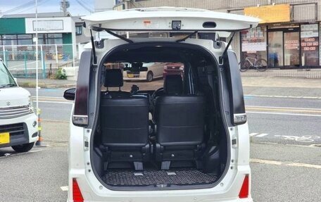 Toyota Noah III, 2021 год, 1 850 000 рублей, 6 фотография