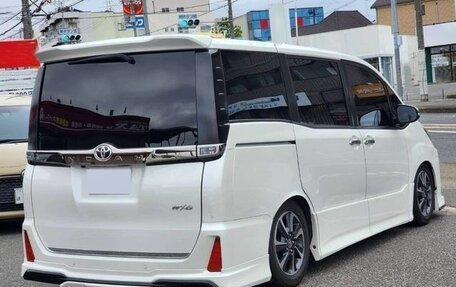 Toyota Noah III, 2021 год, 1 850 000 рублей, 4 фотография