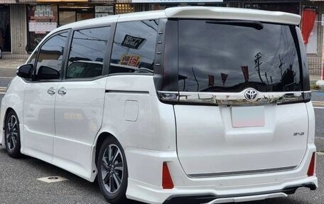 Toyota Noah III, 2021 год, 1 850 000 рублей, 5 фотография