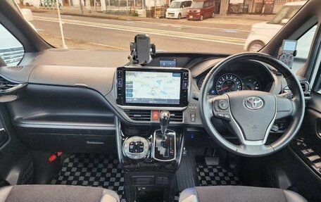 Toyota Noah III, 2021 год, 1 850 000 рублей, 10 фотография