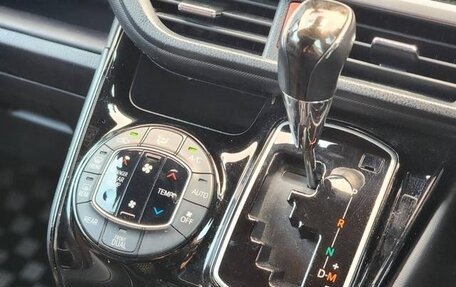 Toyota Noah III, 2021 год, 1 850 000 рублей, 18 фотография