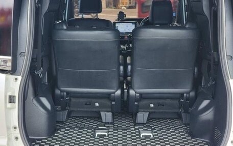 Toyota Noah III, 2021 год, 1 850 000 рублей, 20 фотография