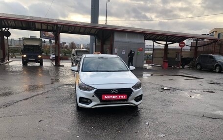 Hyundai Solaris II рестайлинг, 2018 год, 700 000 рублей, 1 фотография