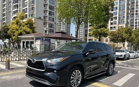 Toyota Highlander, 2022 год, 3 850 000 рублей, 1 фотография