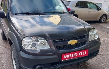 Chevrolet Niva I рестайлинг, 2018 год, 820 000 рублей, 1 фотография