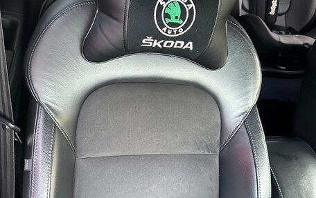 Skoda Superb III рестайлинг, 2011 год, 895 000 рублей, 25 фотография