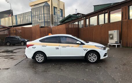 Hyundai Solaris II рестайлинг, 2018 год, 700 000 рублей, 2 фотография