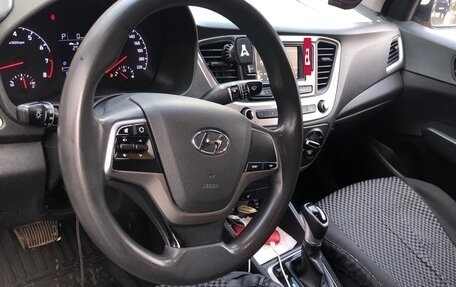 Hyundai Solaris II рестайлинг, 2018 год, 700 000 рублей, 6 фотография