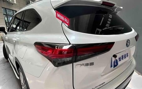 Toyota Highlander, 2022 год, 4 100 000 рублей, 2 фотография