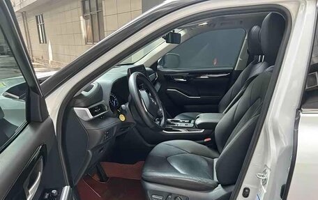 Toyota Highlander, 2022 год, 4 100 000 рублей, 14 фотография