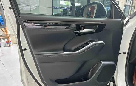 Toyota Highlander, 2022 год, 4 100 000 рублей, 16 фотография